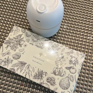 Mini Humidifier with essential oils - brand new and never used!